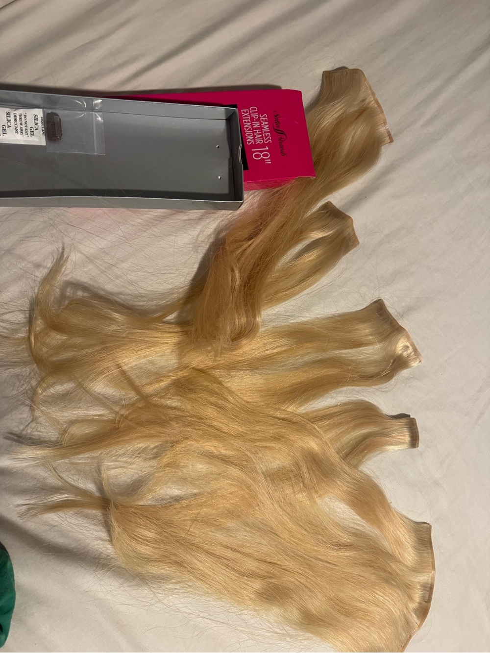 18" Clip-In Hair Extensions - Blonde